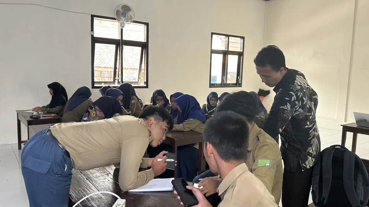 Rava membimbing teman-temannya