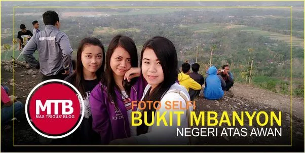 Foto Selfie di Bukit Mbanyon, Negeri Atas Awan Trenggalek