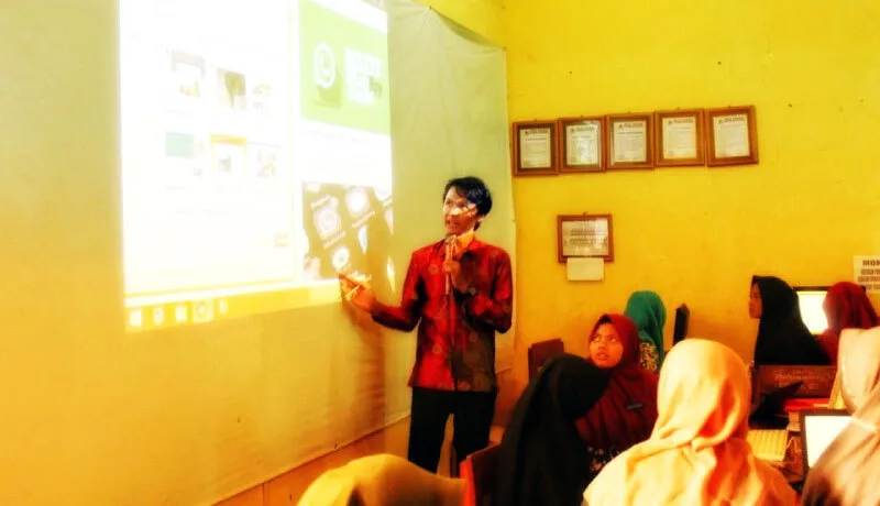 Diklat Ngeblog Bersama Siswa SMP di Trenggalek.