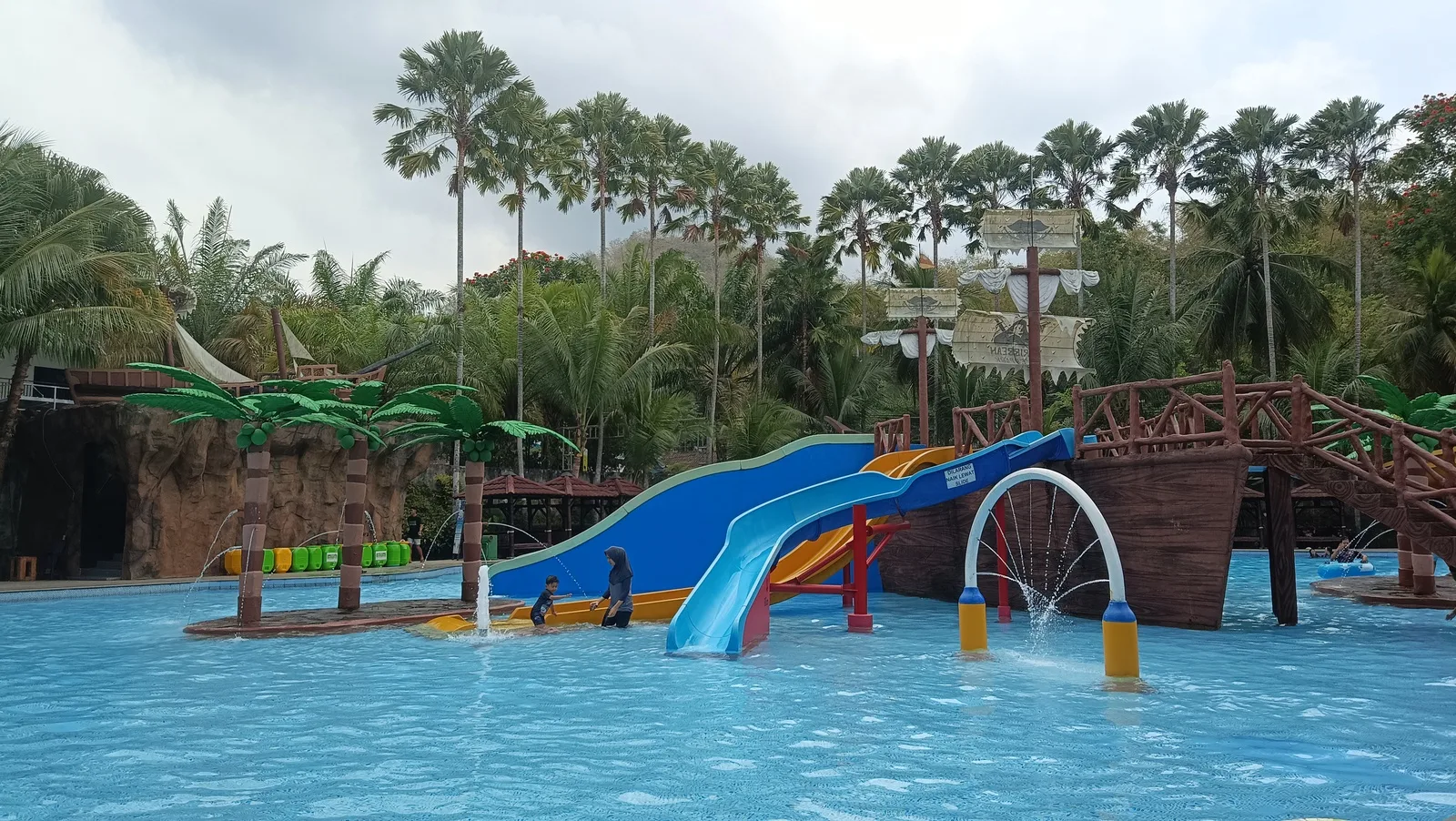 Harga Tiket Waterpark Hotel Bukit Jaas Permai Trenggalek