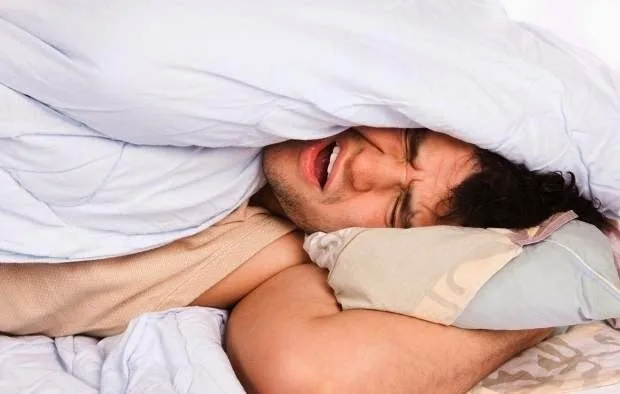 Sering KELINDIH Saat Tidur? ini dia penyebabnya