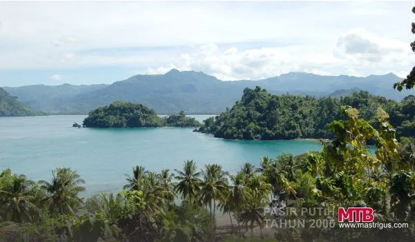 Inilah Keindahan Pemandangan Pantai Pasir Putih di Tahun 2006, Indah Banget!