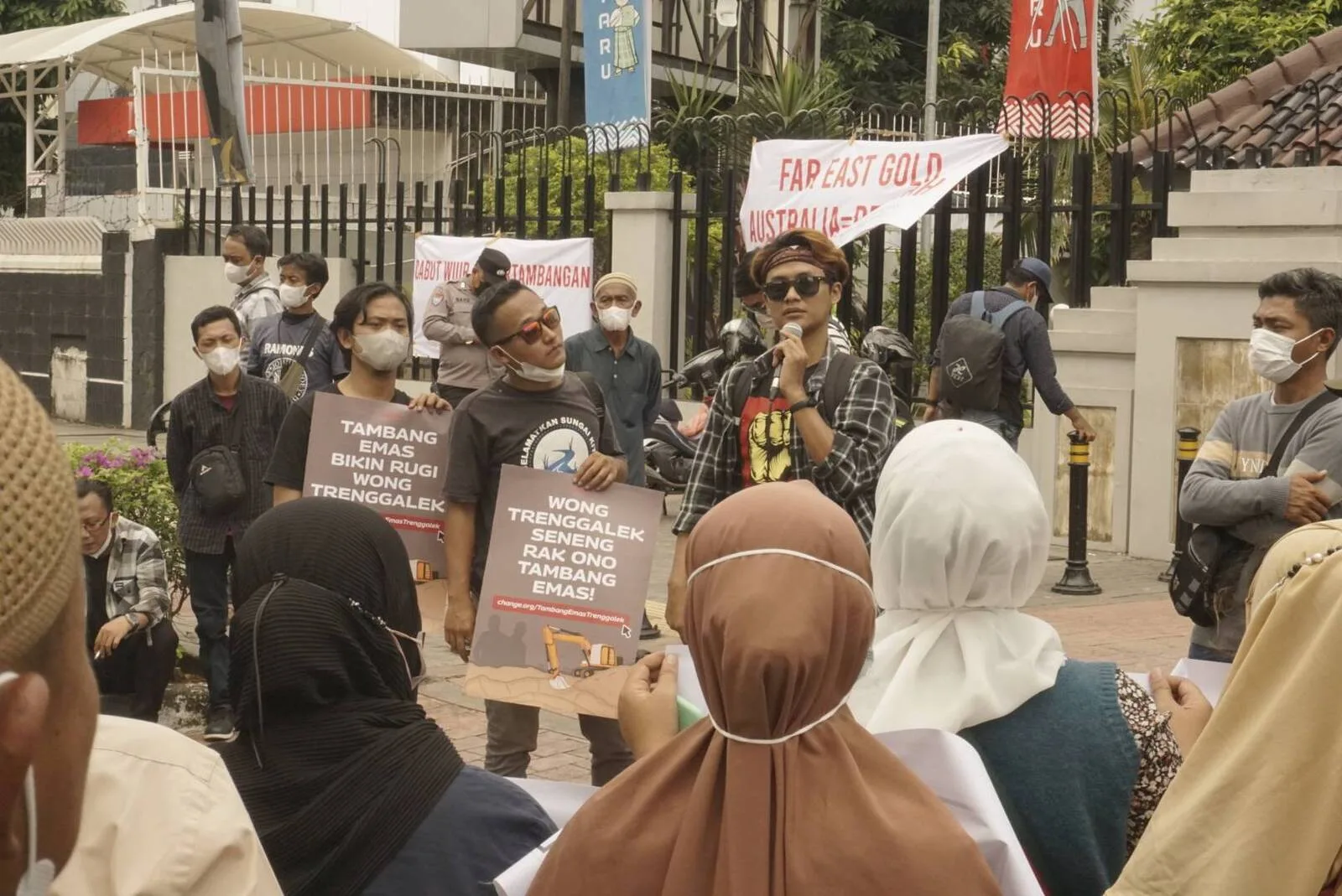 Saya berorasi di depan Kantor Kementerian ATR/BPN bersama Aliansi Rakyat Trenggalek (ART) untuk mengadukan persoalan tambang di Trenggalek.