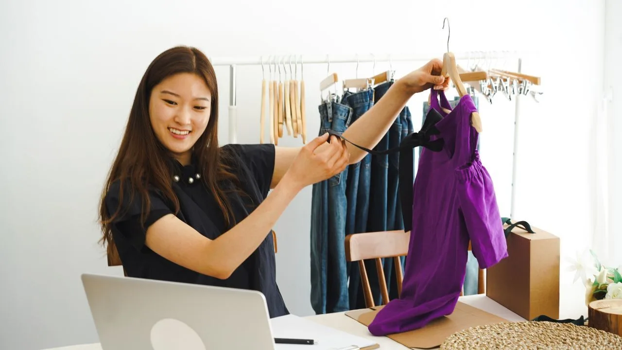 Memahami Tugas Sales Representative: Lebih dari Sekadar Menjual